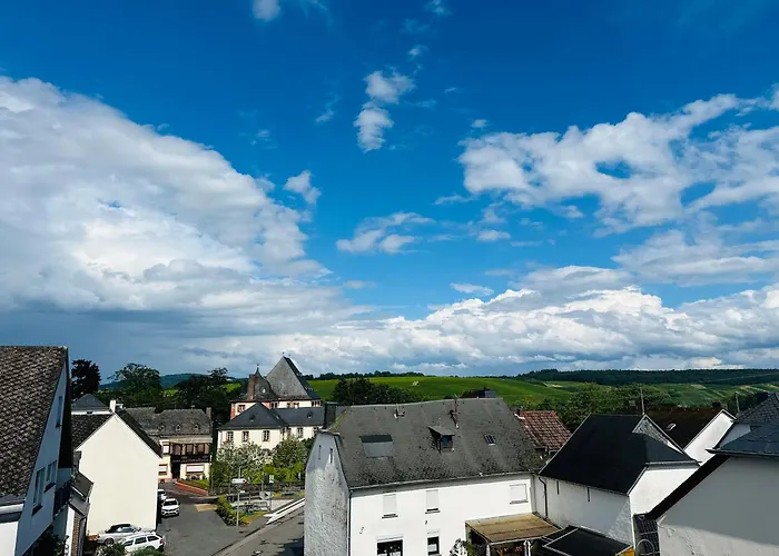 Neue Fewo Mit Schlossblick - Urlaub Im Wein- Und Ferienort Bekond